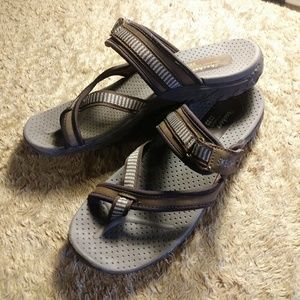 stretchers sandals